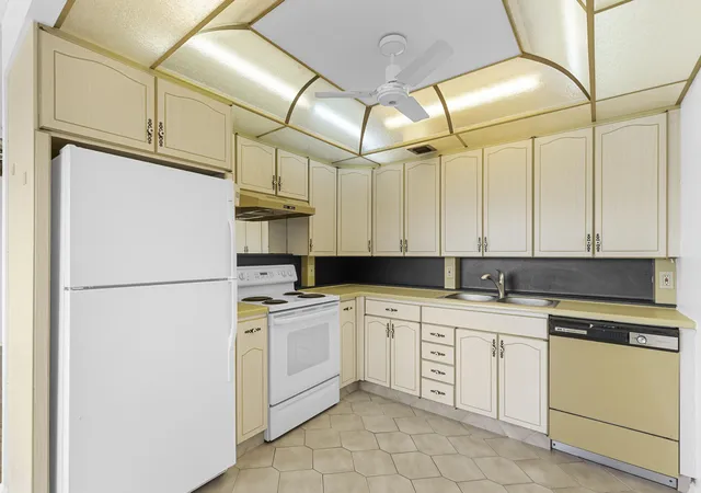 Photo 4 of Condo for sale at 4062 Oakridge F #4062, Deerfield Beach, FL 33442 | MLS# B26074620 | Listing updated on 2026-09-23