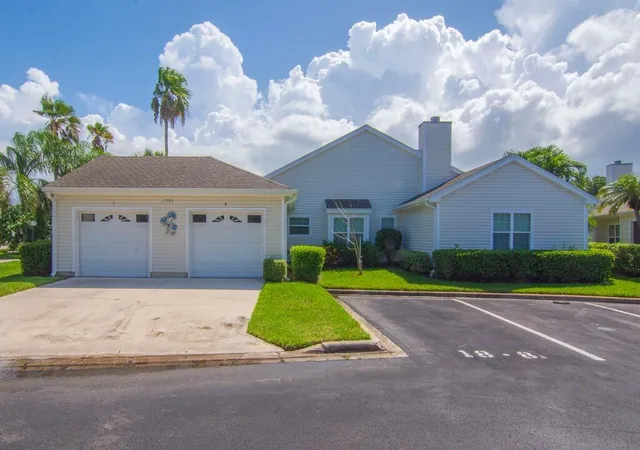 Photo 3 of Single family home for sale at 1901 Westminster Cir, Vero Beach, FL 32966 | MLS# B26074685 | Listing updated on 2026-09-24