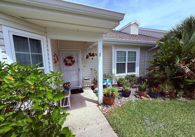 Photo 3 of House for sale at 1901 Westminster Cir, Vero Beach, FL 32966 | MLS# B26074685 | Listing updated on 2026-09-24