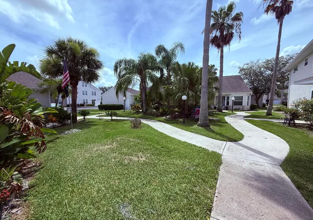 Photo 4 of House for sale at 1901 Westminster Cir, Vero Beach, FL 32966 | MLS# B26074685 | Listing updated on 2026-09-24