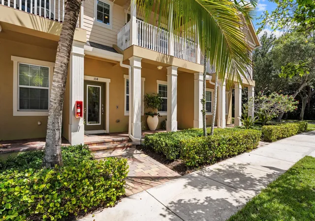 Listing Photo 4 - Condo for sale in building located at 119 Black Ironwood Rd, Jupiter, FL 33458 - Unit #104