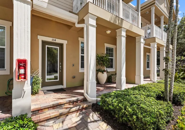 Listing Photo 5 - Condo for sale in building located at 119 Black Ironwood Rd, Jupiter, FL 33458 - Unit #104
