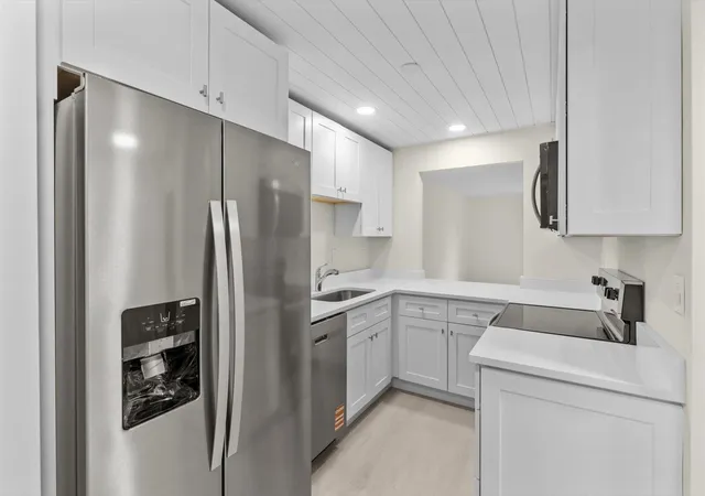 Listing Photo 5 - Condo for sale in building located at 5413 Se Miles Grant Rd, Stuart, FL 34997