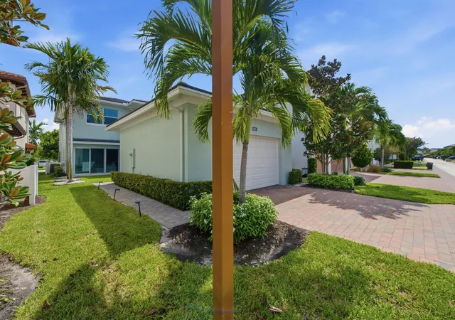Photo 3 of Single family home for sale at 8015 Hobbes Way, Palm Beach Gardens, FL 33418 | MLS# B26074788 | Listing updated on 2026-09-13