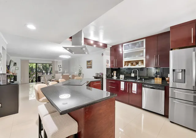 Photo 1 of Condo for sale at 435 Lakeview Dr #104, Weston, FL 33326 | MLS# B26074796 | Listing updated on 2026-09-15