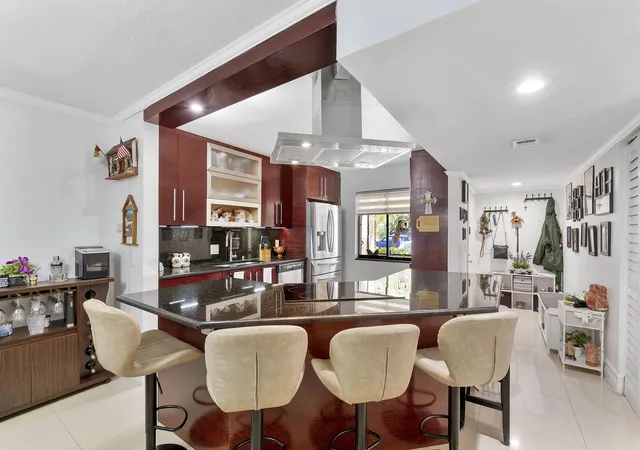 Photo 3 of Condo for sale at 435 Lakeview Dr #104, Weston, FL 33326 | MLS# B26074796 | Listing updated on 2026-09-15