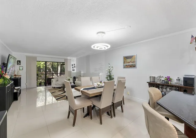 Listing Photo 5 - Condo for sale in building located at 435 Lakeview Dr, Weston, FL 33326 - Unit #104