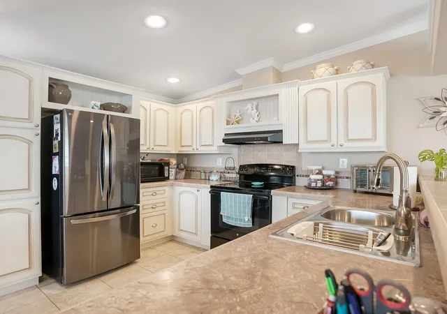 Photo 3 of Manufactured home for sale at 5420 Lagoon Dr, Fort Lauderdale, FL 33312 | MLS# B26074837 | Listing updated on 2026-09-14