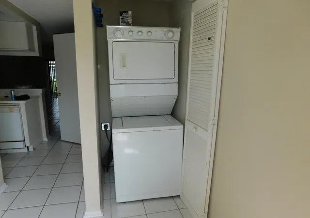 Photo 3 of Single family home for sale at 50 Simonton Cir, Weston, FL 33326 | MLS# B26074887 | Listing updated on 2026-09-13