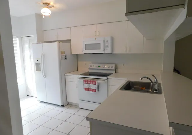 Photo 4 of Single family home for sale at 50 Simonton Cir, Weston, FL 33326 | MLS# B26074887 | Listing updated on 2026-09-13