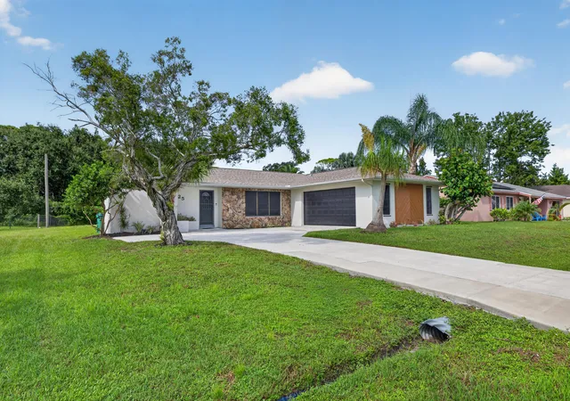 Photo 1 of Single family home for sale at 1425 Se Minorca Ave, Port Saint Lucie, FL 34952 | MLS# B26074899 | Listing updated on 2026-09-14