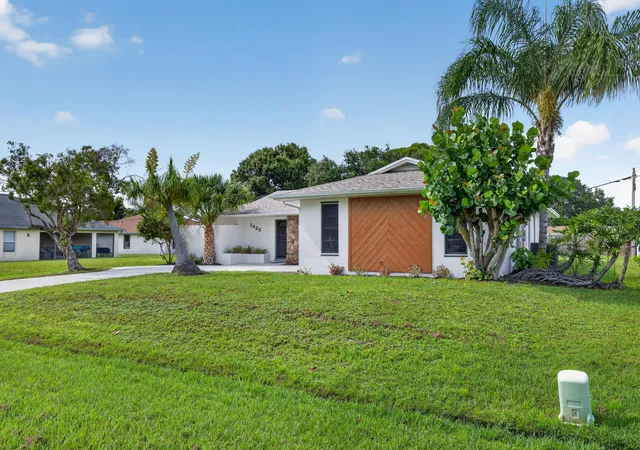 Photo 2 of Single family home for sale at 1425 SE Minorca Ave, Port Saint Lucie, FL 34952 | MLS# B26074899 | Listing updated on 2026-09-14
