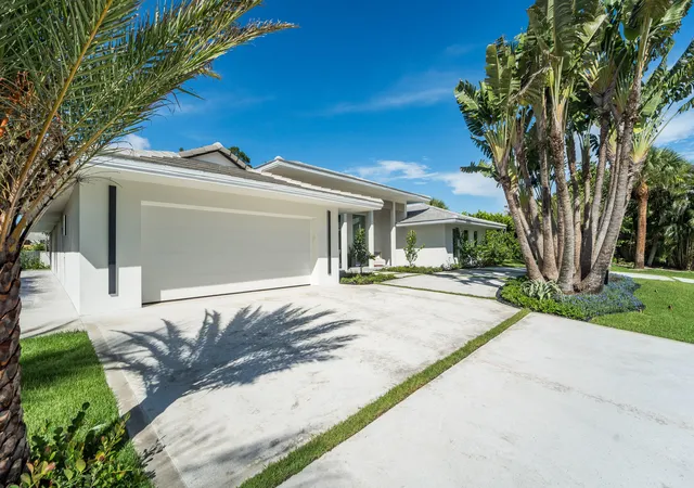 Photo 3 of Single family home for sale at 229 Golfview Dr, Jupiter, FL 33469 | MLS# B26074911 | Listing updated on 2026-09-14