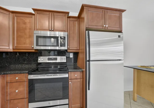 Photo 3 of Sale Pending at 4051 Ne 13th Avenue #76-3, Oakland Park, FL 33334 | MLS# B26074966 | Listing updated on 2026-10-01