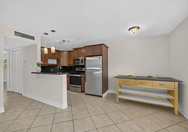 Photo 4 of Sale Pending at 4051 NE 13th Avenue #76-3, Oakland Park, FL 33334 | MLS# B26074966 | Listing updated on 2026-10-01