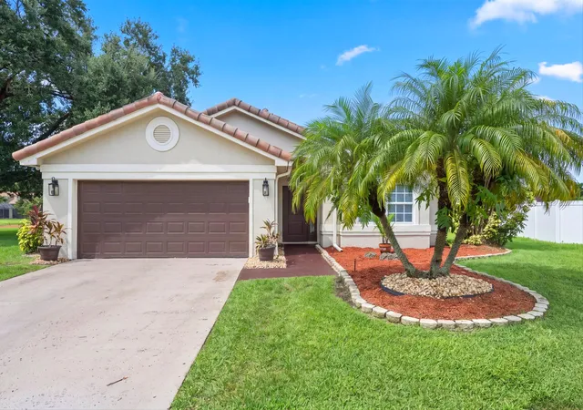 Photo 2 of Single family home for sale at 5851 Amethyst Ct, Boynton Beach, FL 33472 | MLS# B26075010 | Listing updated on 2026-09-14