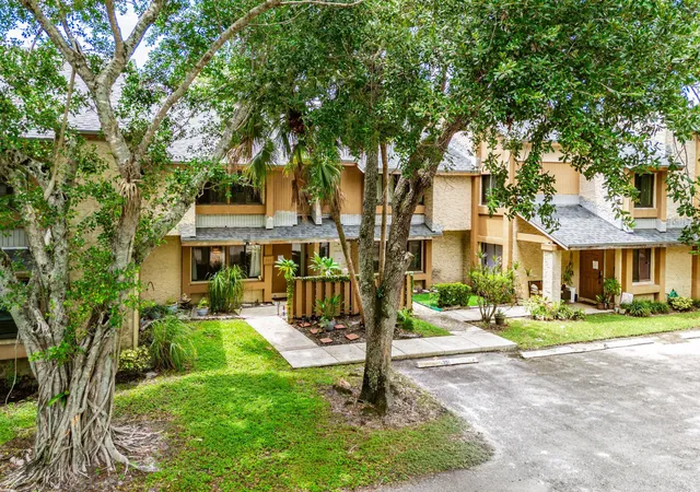 Photo 1 of Townhouse for sale at 209 Wimbledon Lakes Dr, Plantation, FL 33324 | MLS# B26075142 | Listing updated on 2026-09-14