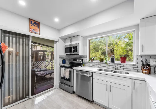 Photo 4 of Townhouse for sale at 209 Wimbledon Lakes Dr, Plantation, FL 33324 | MLS# B26075142 | Listing updated on 2026-09-14