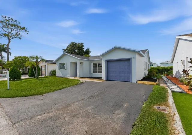 Photo 3 of Single family home for sale at 7198 Pine Forest Cir E, Lake Worth, FL 33467 | MLS# B26075164 | Listing updated on 2026-09-14