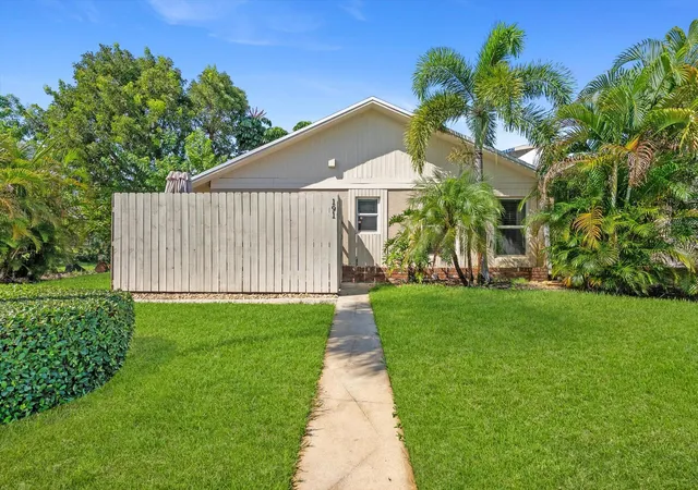 Single family home for sale at 191 SE 1st Circle, Boynton Beach, FL 33435 | MLS# B26075172