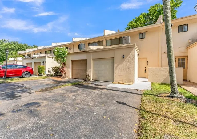 Photo 2 of Townhouse for sale at 4281 Nw 76 Avenue, Hollywood, FL 33024 | MLS# B26075175 | Listing updated on 2026-09-14