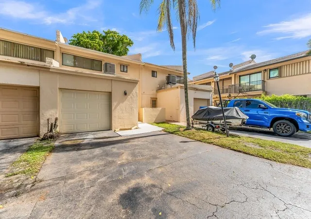 Photo 3 of Townhouse for sale at 4281 Nw 76 Avenue, Hollywood, FL 33024 | MLS# B26075175 | Listing updated on 2026-09-14