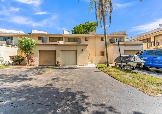 Photo 3 of Townhouse for sale at 4281 NW 76 Avenue, Hollywood, FL 33024 | MLS# B26075175 | Listing updated on 2026-09-14