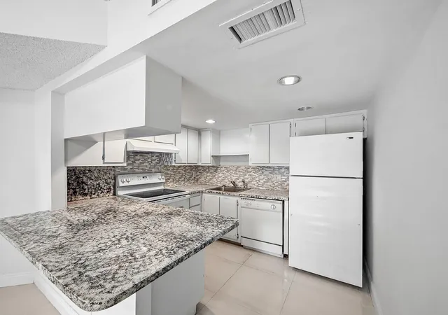Photo 4 of Condo for sale at 8290 Lake Dr #250, Doral, FL 33166 | MLS# B26075316 | Listing updated on 2026-09-13
