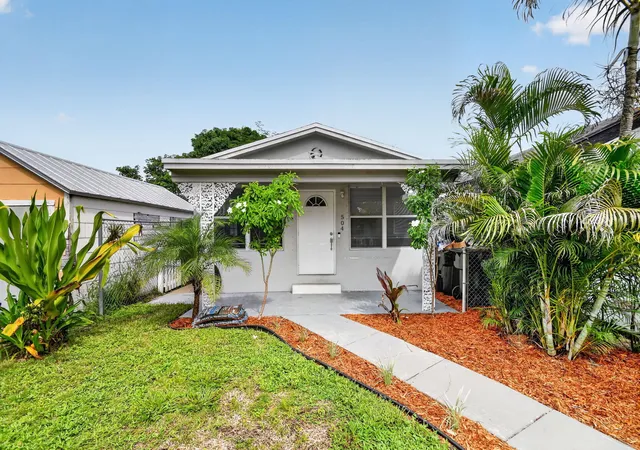 Photo 1 of Single family home for sale at 504 N East St, Lake Worth Beach, FL 33460 | MLS# B26075368 | Listing updated on 2026-09-16