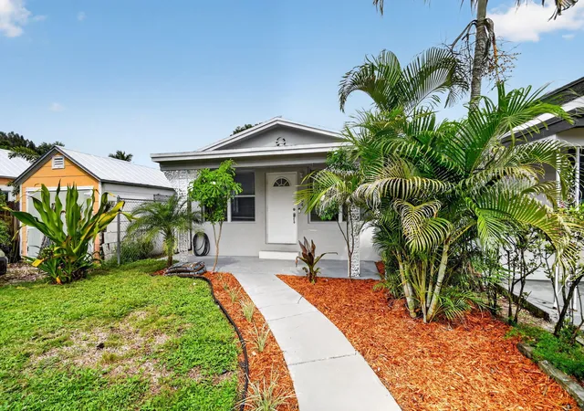 Photo 4 of Single family home for sale at 504 N East St, Lake Worth Beach, FL 33460 | MLS# B26075368 | Listing updated on 2026-09-16