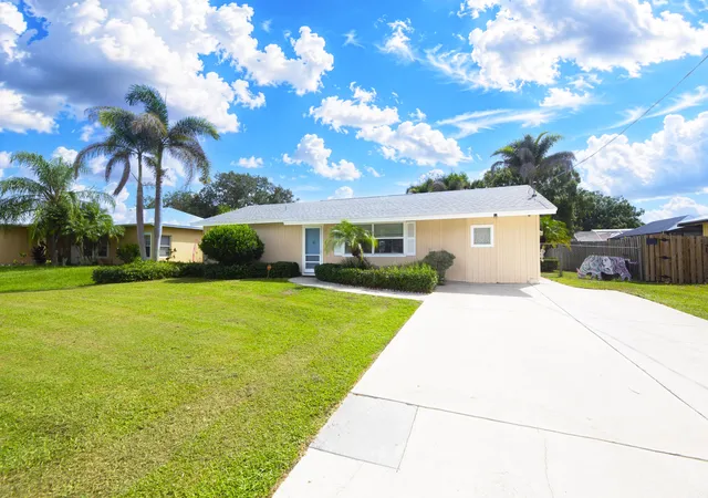 Photo 3 of Single family home for sale at 6004 Tangelo Dr, Fort Pierce, FL 34982 | MLS# B26075432 | Listing updated on 2026-10-06