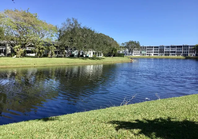 Photo 3 of Condo for sale at 7 Oakridge B #7, Deerfield Beach, FL 33442 | MLS# B26075459 | Listing updated on 2026-10-05