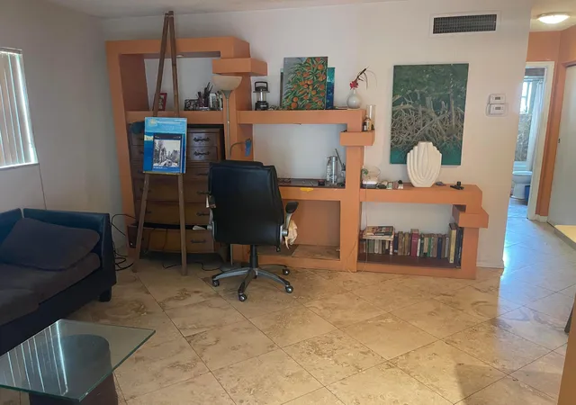 Listing Photo 4 - Condo for sale in building located at 1700 Cleveland St, Hollywood, FL 33020 - Unit #Apt 204