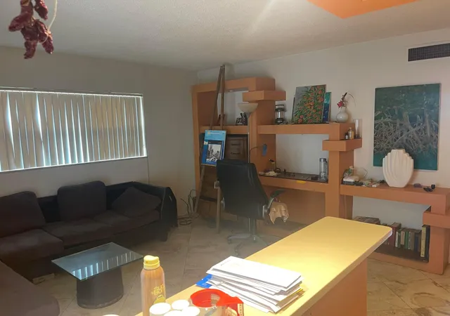 Listing Photo 5 - Condo for sale in building located at 1700 Cleveland St, Hollywood, FL 33020 - Unit #Apt 204