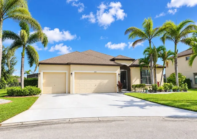 Photo 2 of Sale Pending at 6460 Palm Pl, Vero Beach, FL 32967 | MLS# B26075490 | Listing updated on 2026-09-22