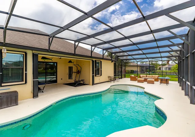 Photo 4 of Sale Pending at 6460 Palm Pl, Vero Beach, FL 32967 | MLS# B26075490 | Listing updated on 2026-09-22