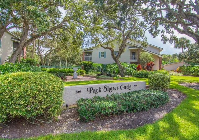 Listing Photo 5 - Condo for sale in building located at 101 E Park Shores Cir, Vero Beach, FL 32963 - Unit #2w