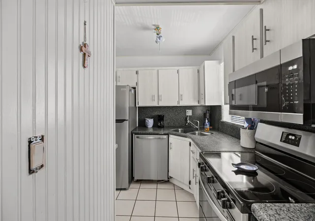Photo 4 of Condo for sale at 1917 SW Palm City Rd, Stuart, FL 34994 | MLS# B26075519 | Listing updated on 2026-09-14