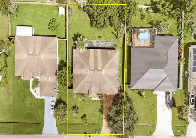 Photo 2 of Single family home for sale at 825 SE Cavern Ave, Port Saint Lucie, FL 34983 | MLS# B26075586 | Listing updated on 2026-09-14