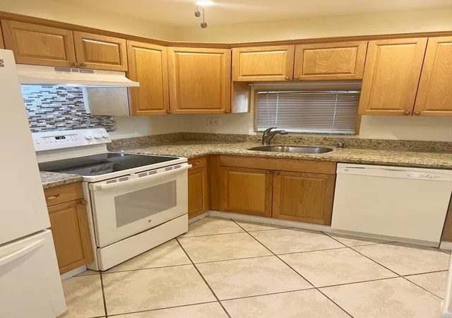 Photo 3 of Condo for sale at 9410 N Hollybrook Lake Dr #302, Pembroke Pines, FL 33025 | MLS# B26075673 | Listing updated on 2026-09-14