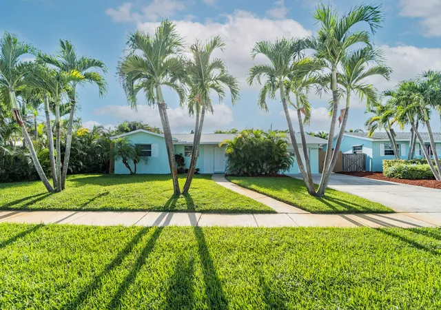Photo 1 of Single family home for sale at 18966 Se Southgate Dr, Jupiter, FL 33469 | MLS# B26075843 | Listing updated on 2026-09-16