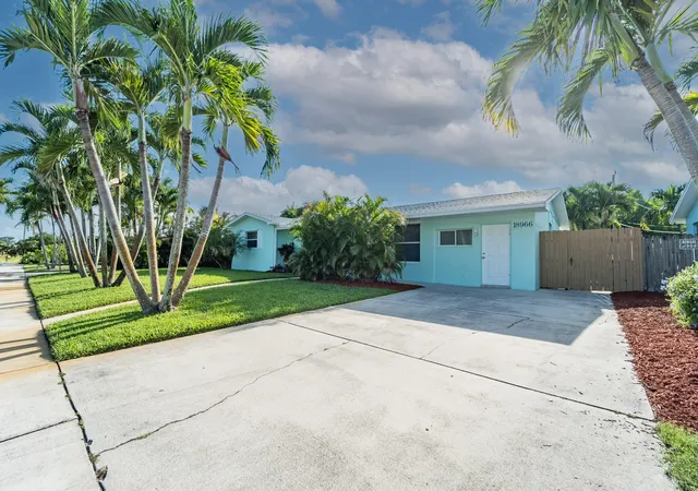 Photo 2 of Single family home for sale at 18966 Se Southgate Dr, Jupiter, FL 33469 | MLS# B26075843 | Listing updated on 2026-09-16