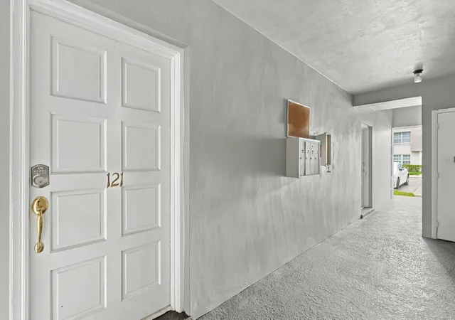 Photo 3 of Condo for sale at 424 Nw 70th Avenue #121, Plantation, FL 33317 | MLS# B26075848 | Listing updated on 2026-10-06