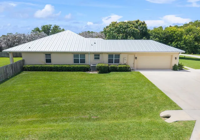 Photo 3 of Single family home for sale at 1106 Sw Thoreau Ct, Palm City, FL 34990 | MLS# B26075902 | Listing updated on 2026-09-23