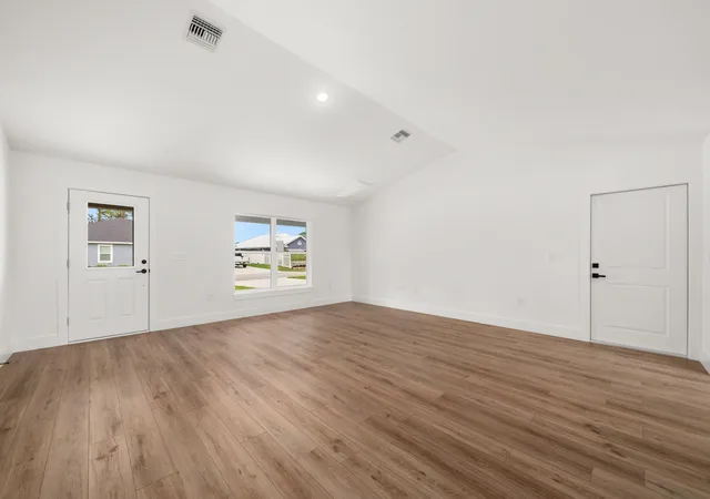 Photo 4 of Single family home for sale at 6952 Dickinson Dr, Sebring, FL 33872 | MLS# B26075905 | Listing updated on 2026-09-16
