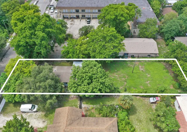 Photo 3 of Single family home for sale at 2315 Monroe St, Hollywood, FL 33020 | MLS# B26075934 | Listing updated on 2026-09-23