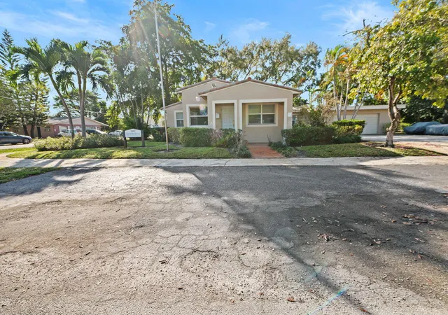 Photo 1 of Single family home for sale at 1901 Se 4th Avenue, Fort Lauderdale, FL 33316 | MLS# B26075951 | Listing updated on 2026-09-16