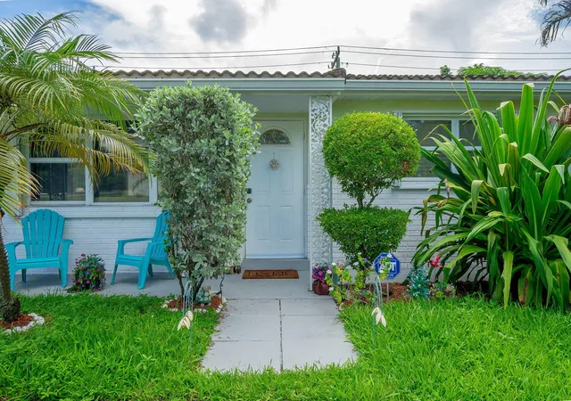 Photo 4 of Single family home for sale at 1318 Cardinal Ln, Lantana, FL 33462 | MLS# B26075987 | Listing updated on 2026-09-14