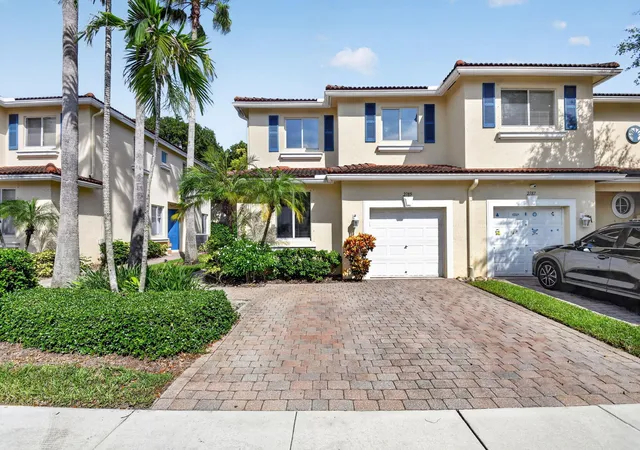 Townhouse for sale at 2785 S Evergreen Cir, Boynton Beach, FL 33426 | MLS# B26076016