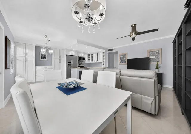 Listing Photo 5 - Condo for sale in building located at 2079 Cambridge D, Deerfield Beach, FL 33442 - Unit #2079